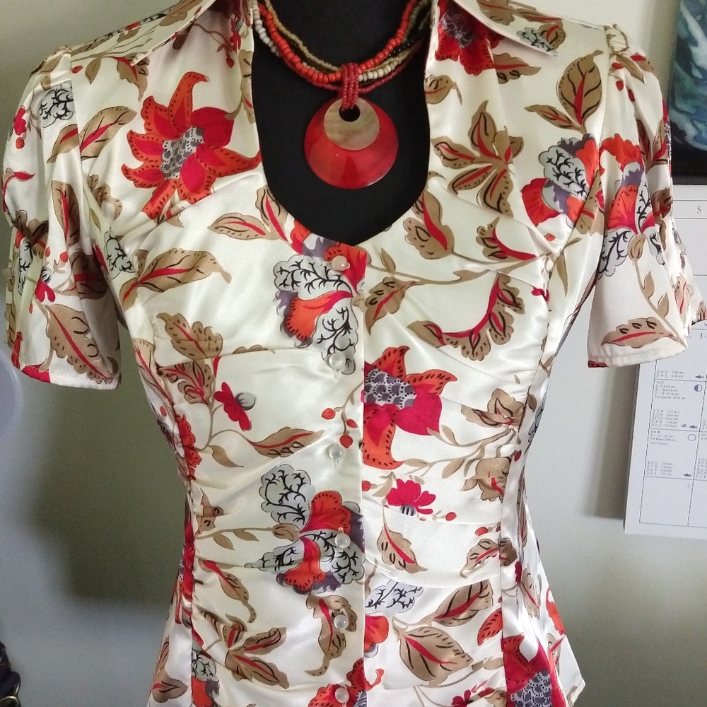 VINTAGE Silk look floral detailed blouse